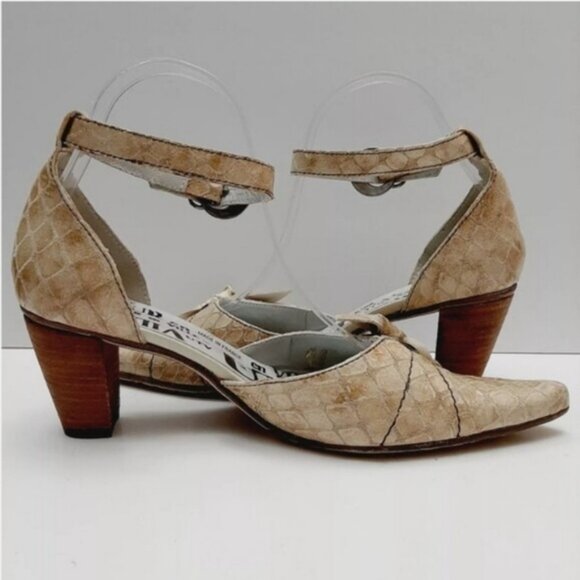 UN TOUR EN VILLE Snake Pattern Beige Pointy Toe Heels Leather Shoes Sz 7.5 - 8 - Picture 13 of 16